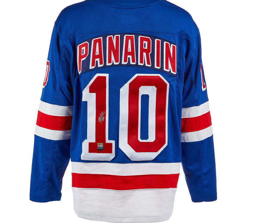 Artemi Panarin firmó la camiseta de los New York Rangers