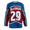 Nathan MacKinnon a signé le maillot Pro Adidas de l'Avalanche du Colorado