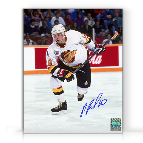 Pavel Bure a signé une photo d'action des Canucks de Vancouver 8 x 10