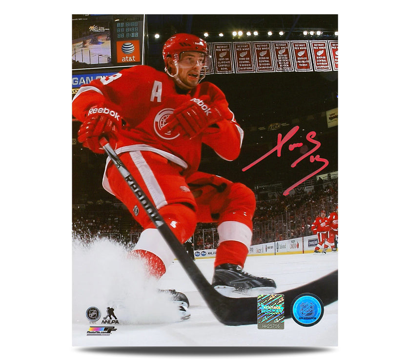 Pavel Datsyuk Photo 8 x 10 signée par les Red Wings de Detroit
