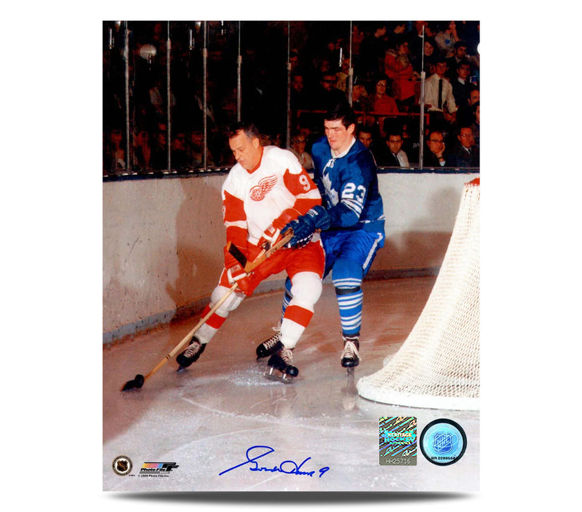Gordie Howe Signed Detroit Red Wings Battle 8X10 Photo