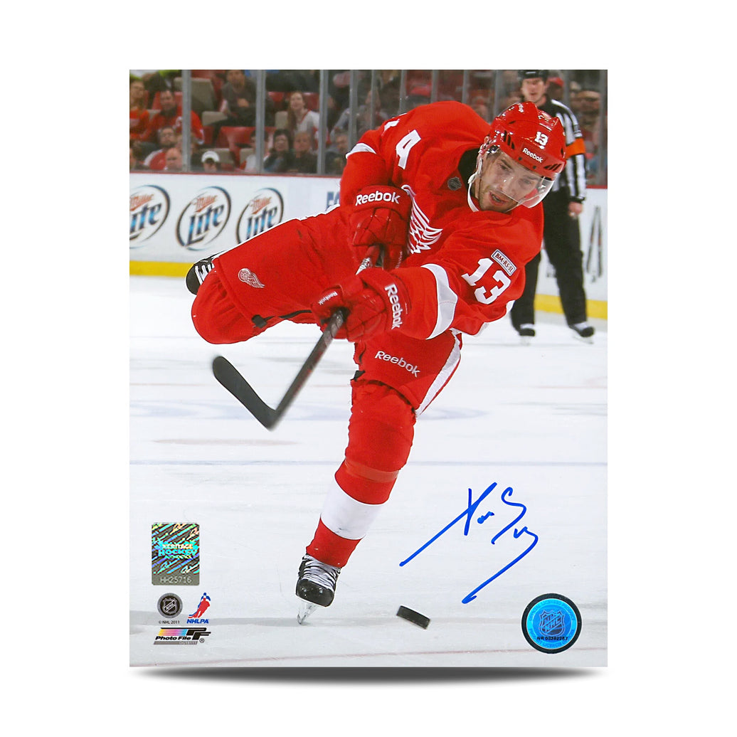 Pavel Datsyuk Signed Detroit Red Wings Shooting 8X10 Photo
