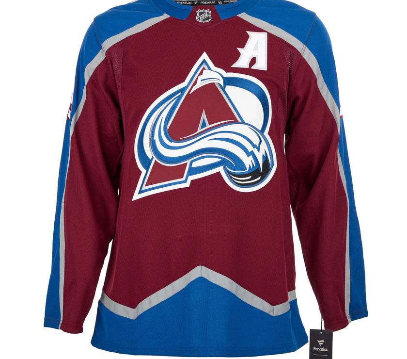 Nathan MacKinnon a signé le maillot Pro Adidas de l'Avalanche du Colorado