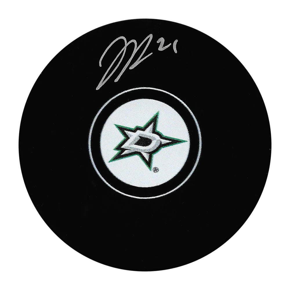 Jason Robertson a signé la rondelle des Stars de Dallas