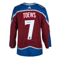 Nathan MacKinnon a signé le maillot Pro Adidas de l'Avalanche du Colorado