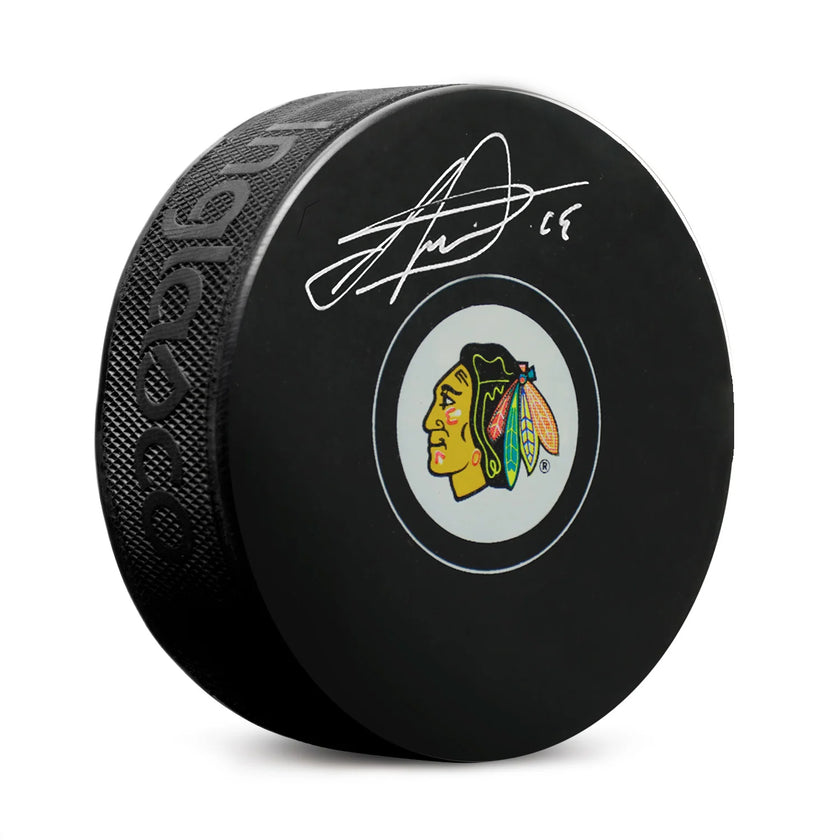 Jonathan Toews a signé la rondelle des Blackhawks de Chicago 