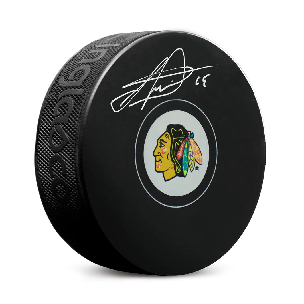 Jonathan Toews a signé la rondelle des Blackhawks de Chicago 
