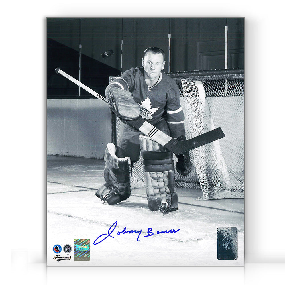 Johnny Bower a signé l'action des Maple Leafs de Toronto enregistrant une photo 8 x 10