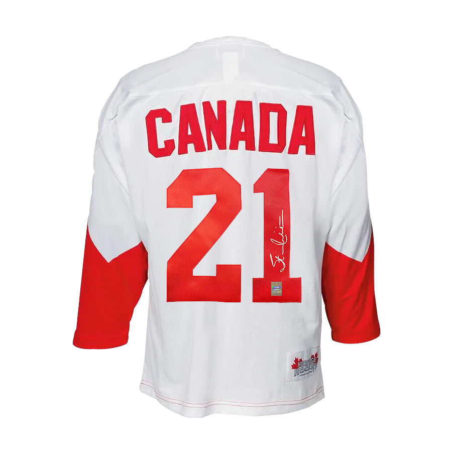 Stan Mikita a signé le maillot de la série Summit d'Équipe Canada 1972