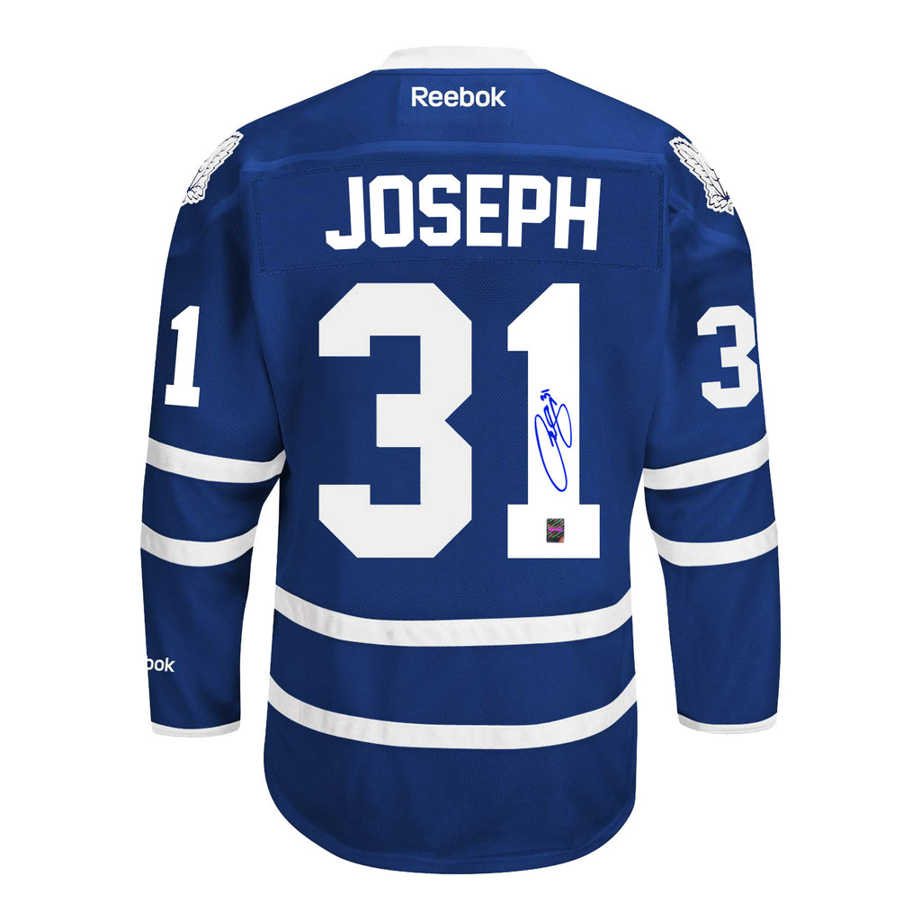 Curtis Joseph a signé le maillot domicile des Maple Leafs de Toronto